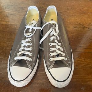 Size M9/W11 grey Converse Chuck Taylors